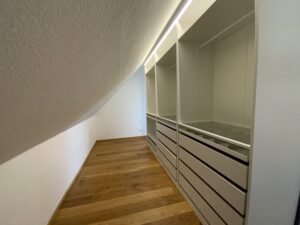 Begehbarer Kleiderschrank