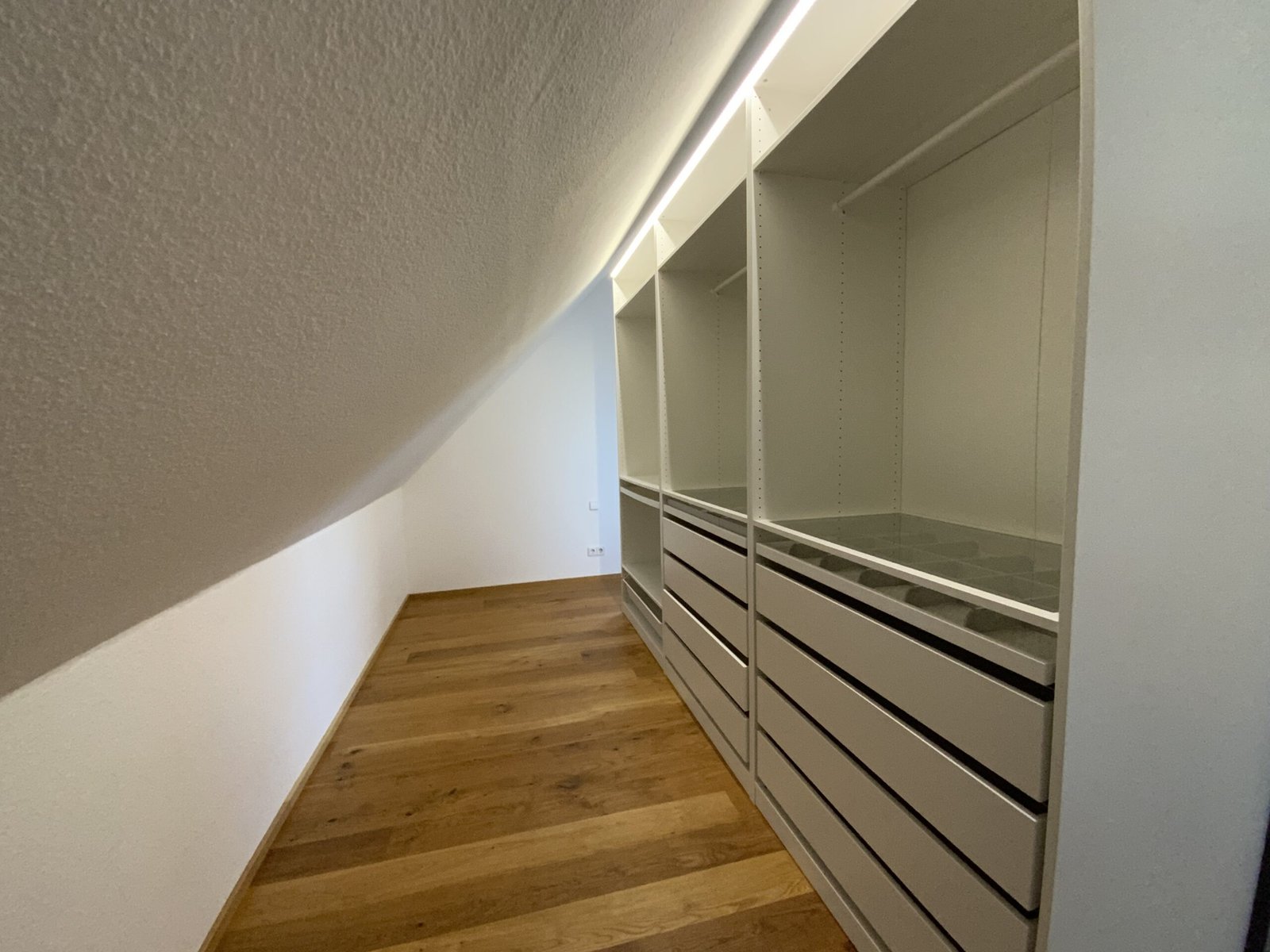 Begehbarer Kleiderschrank