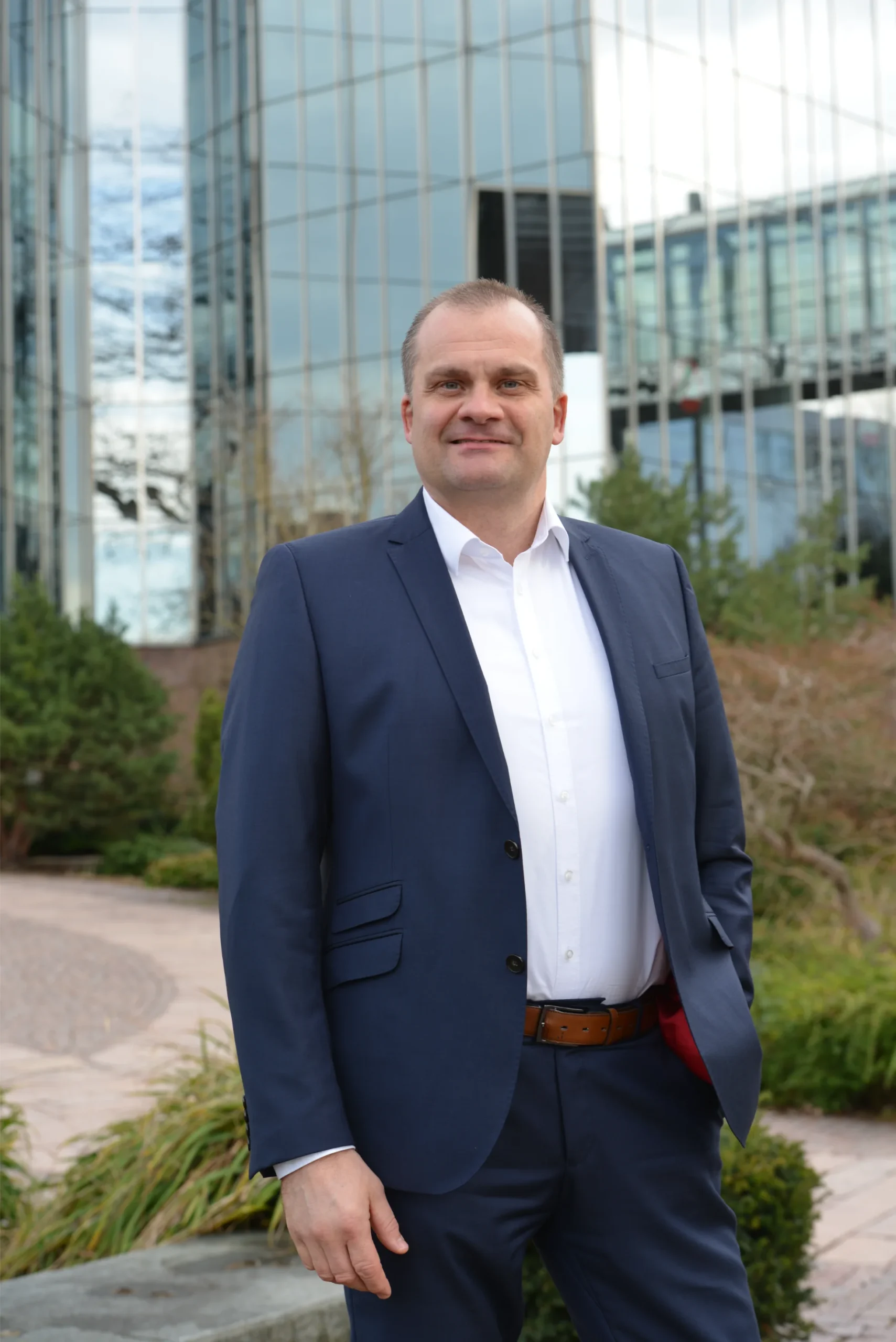 Portrait_Bernd_Mauz Immobilienberater im Freien (zweites Bild)