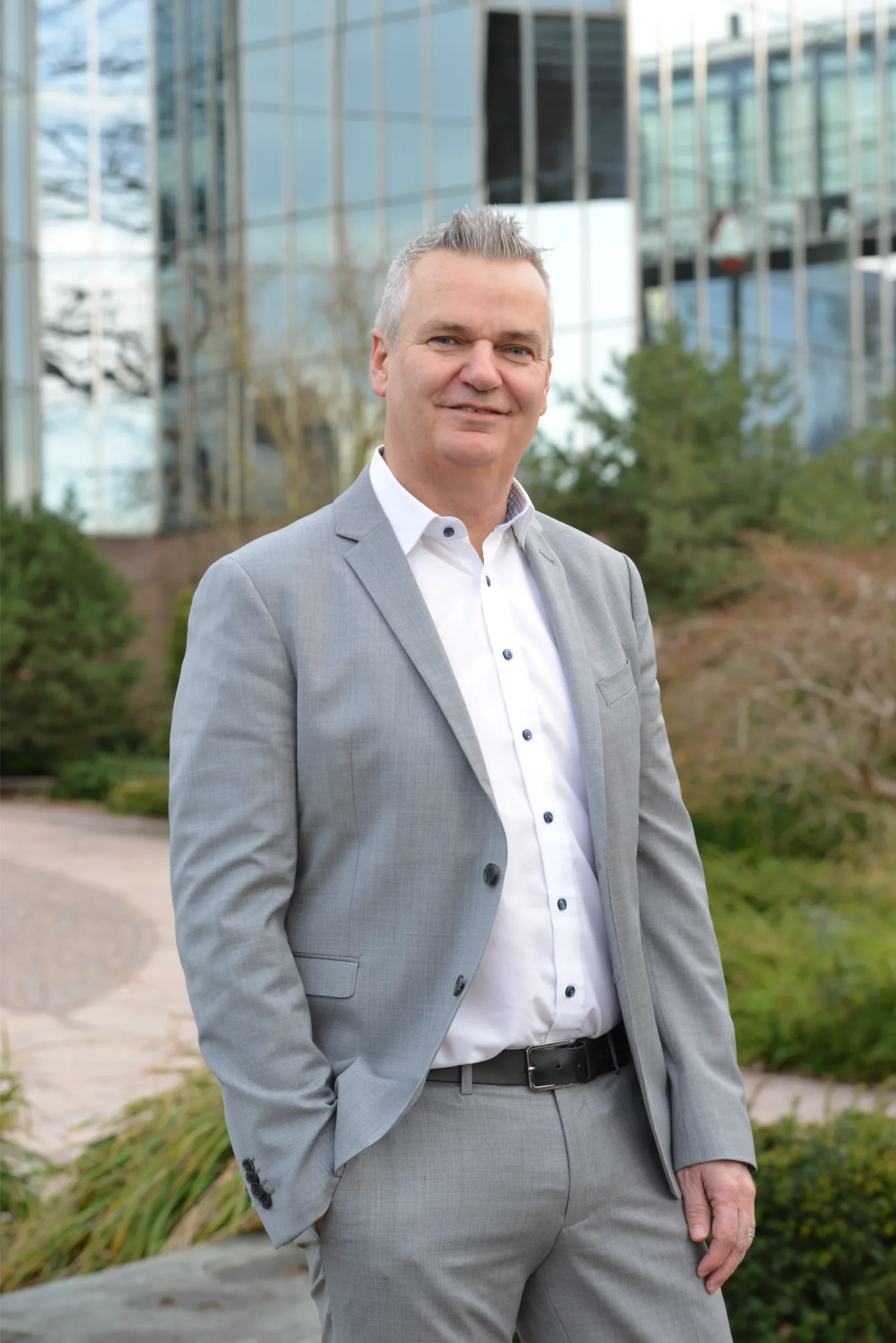 Portrait_Gunnar_Tews Immobilienberater im Freien